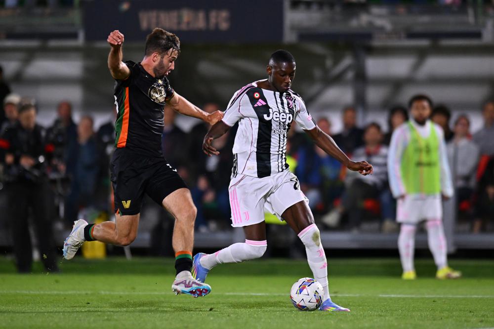 英格兰官方：戈登和波普因伤退出名单，查洛巴和特拉福德入替